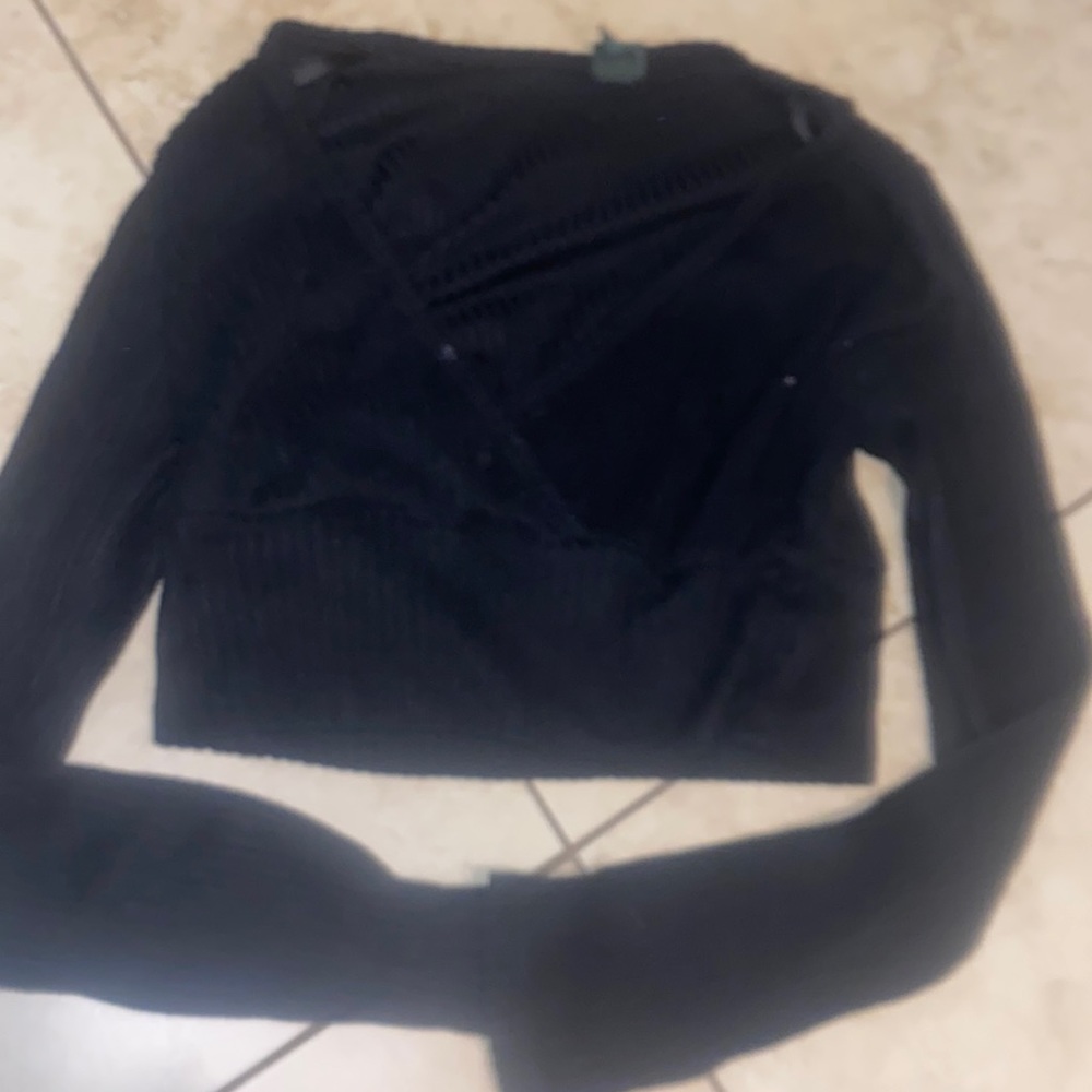 black, crossover crop top lowcut v nexck